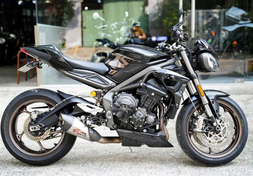 Triumph Street Triple 765RS 2023 phiên bản Carbon