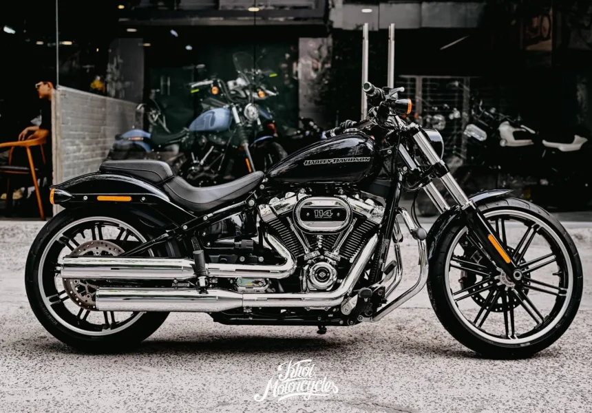 Harley Davidson Softail Breakout 2020 Midnight Blue odo 4k miles