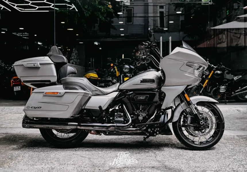 Harley Davidson Road Glide CVO 121ci model 2024 odo 4k miles