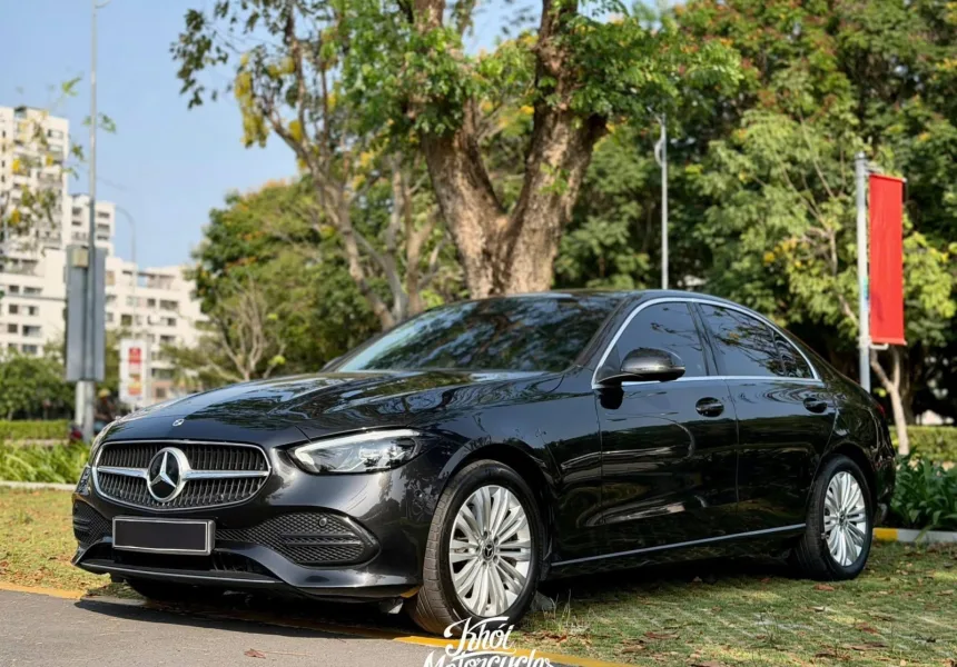 Mercedes C200 Avantgarde V1 model 2023 odo 19k miles