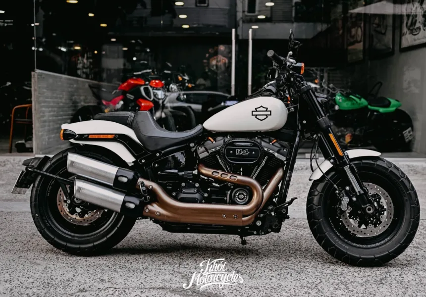 Harley Davidson Softail Fat Bob 2019 114ci màu Bonneville Salt Denim odo 6k miles