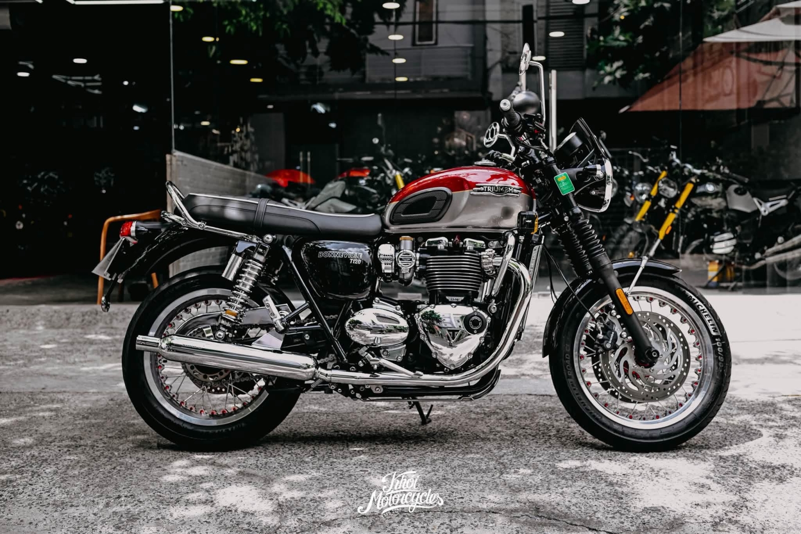 Triumph Bonneville T120 2023 Cordovan Red/Silver Ice lướt 3k km
