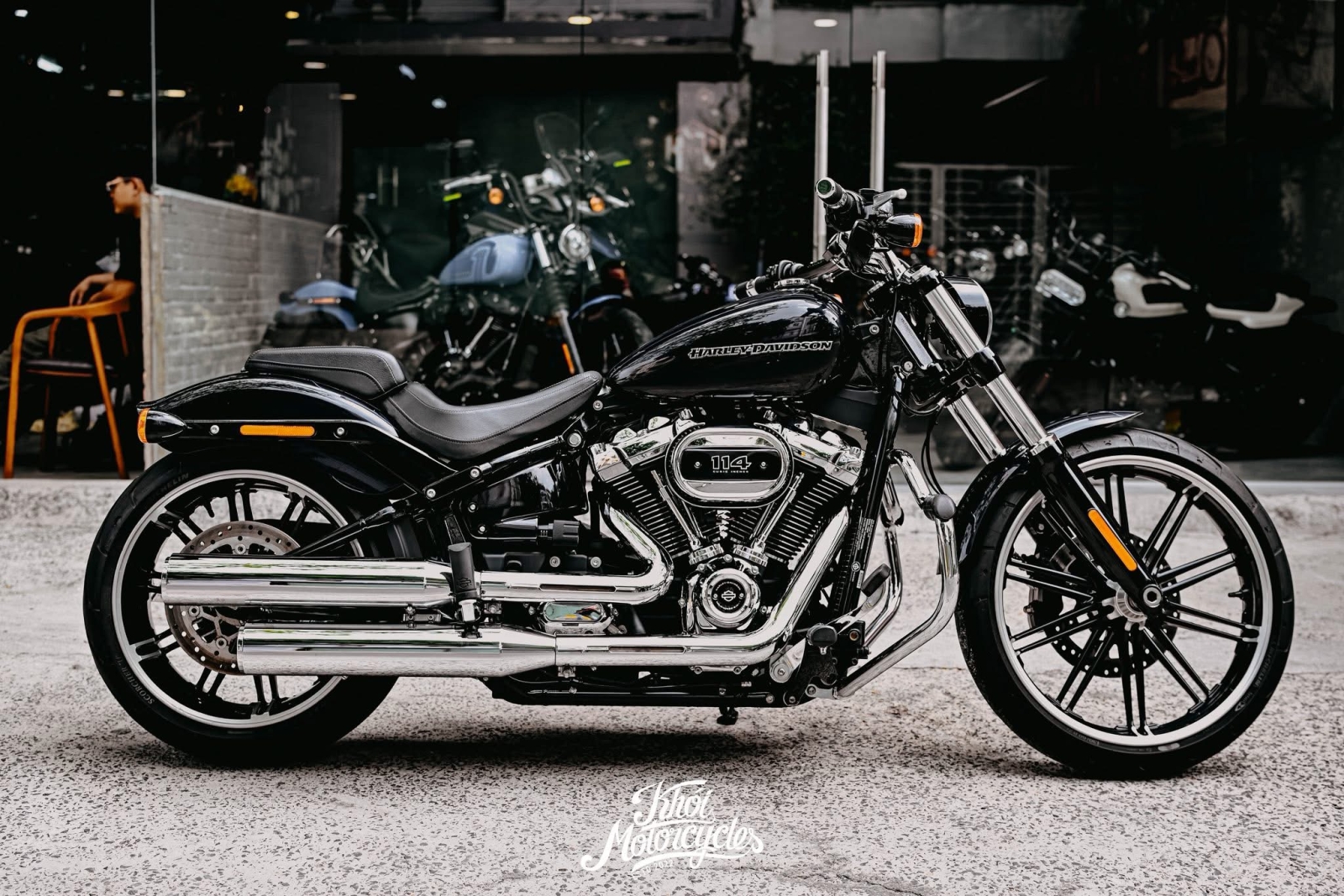 Harley Davidson Softail Breakout 2020 Midnight Blue odo 4k miles